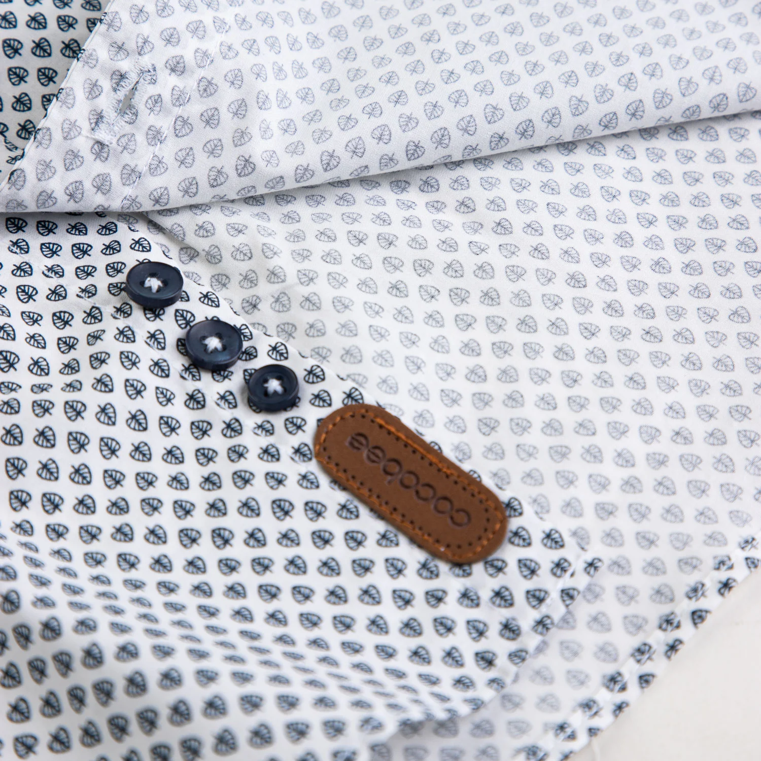 Minimalist leaf printed shirt - Image 3