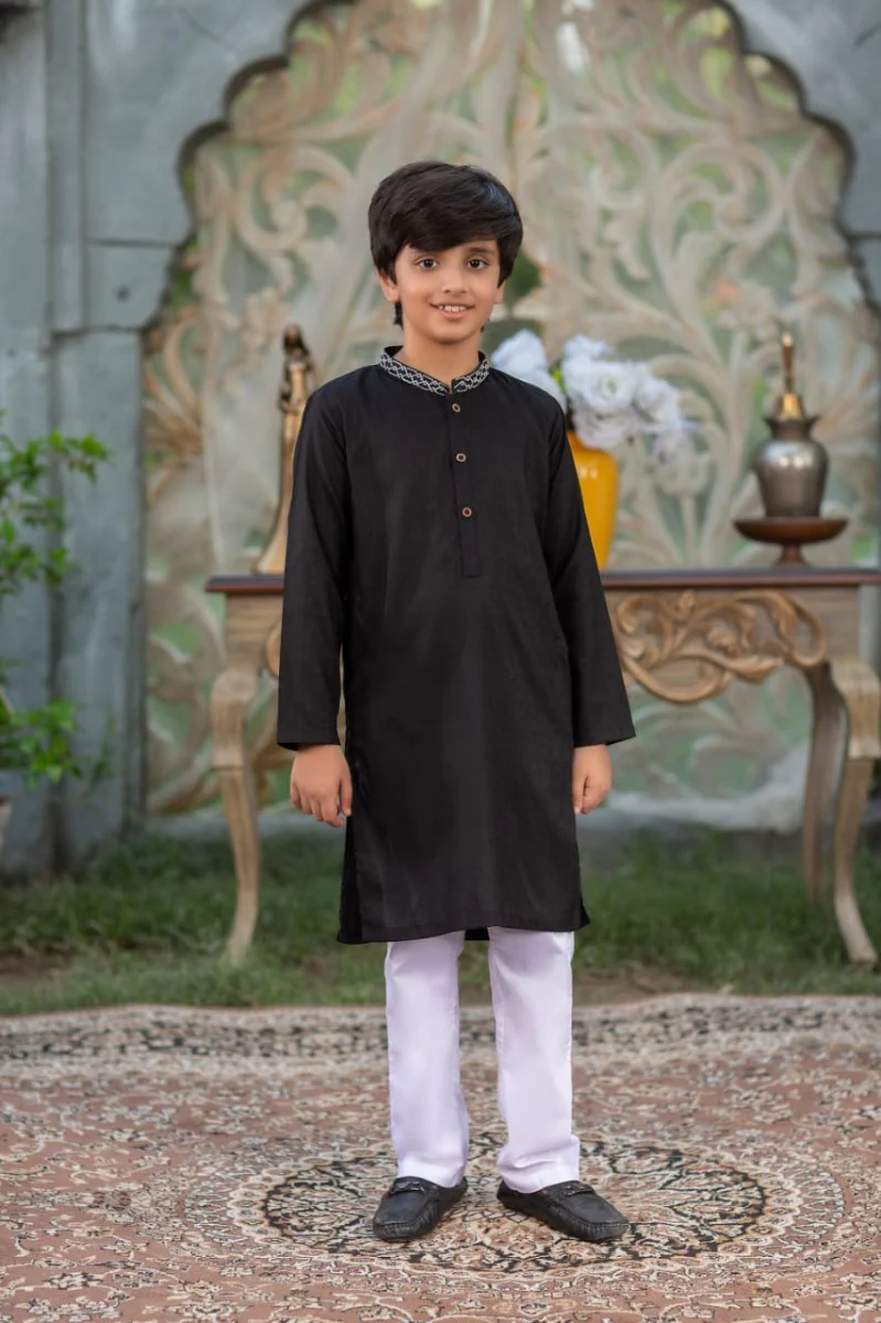 Black Embroidered Kurta