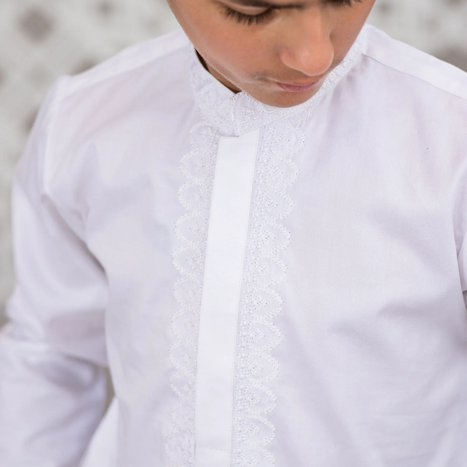 White Embroidered Kurta set - Image 2