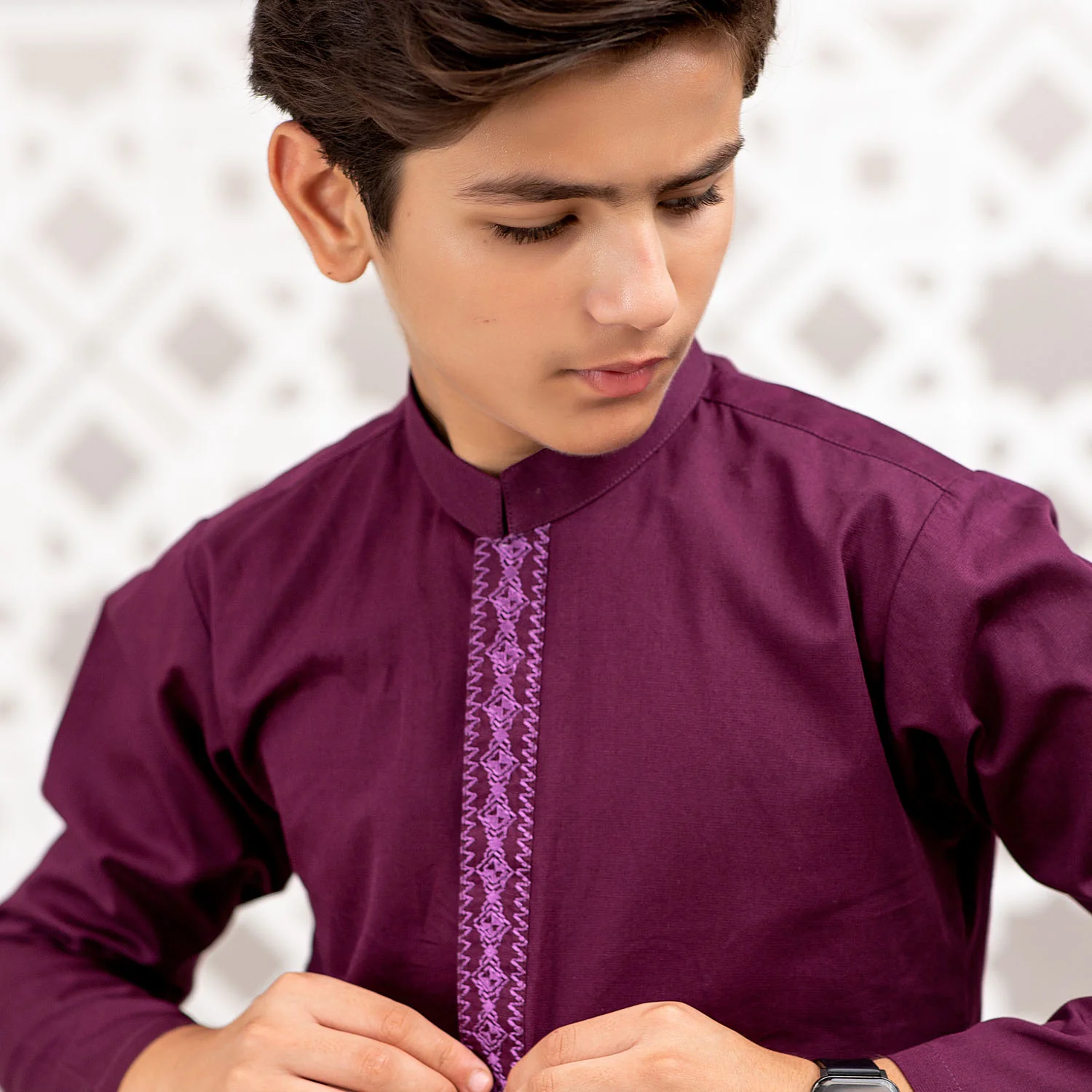Plum Embroidered kurta set - Image 2