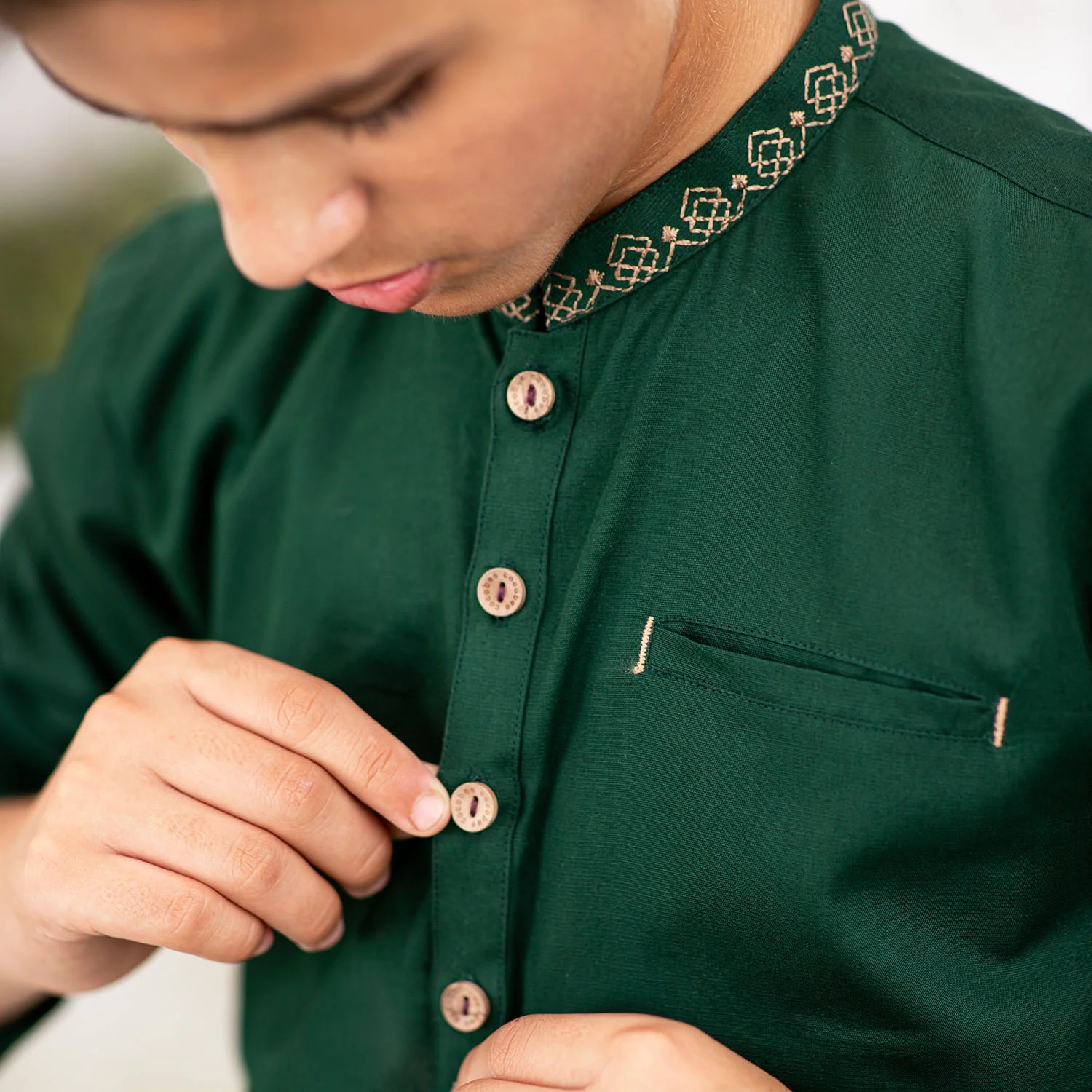 Luxuriant Green Embroidered Kurta set - Image 2