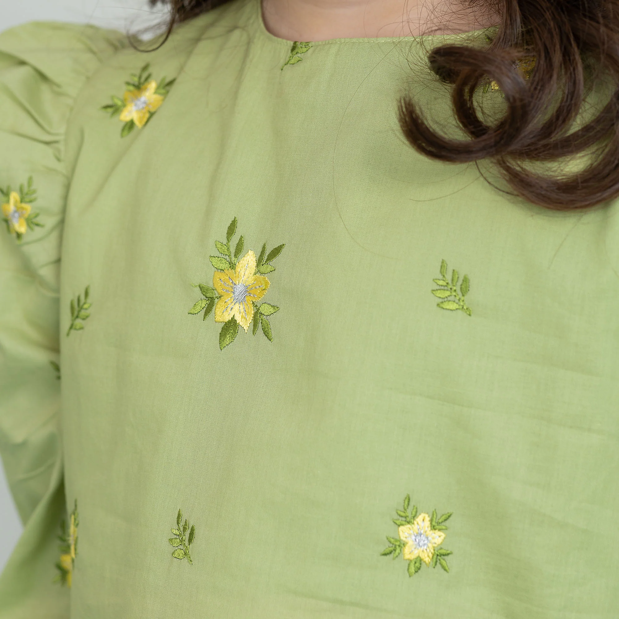 Endue Green Embroidered Suit - Image 4